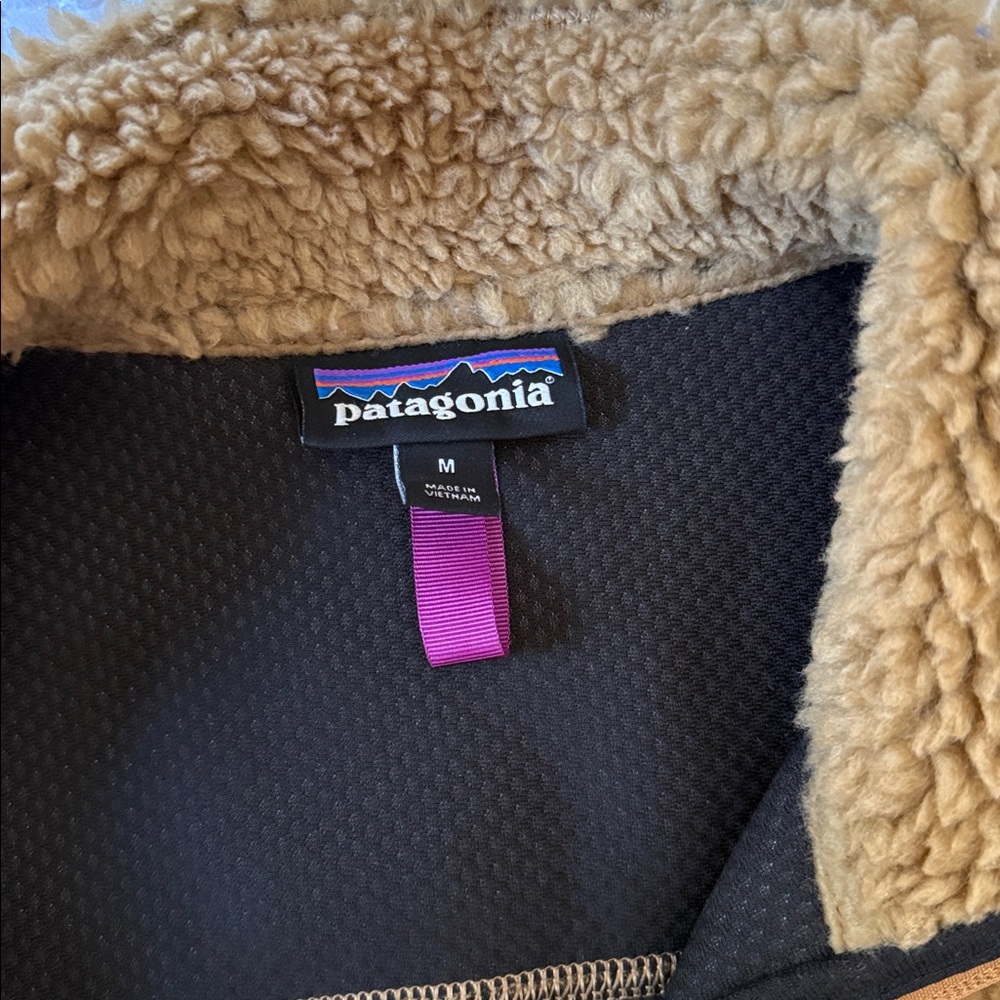 Patagonia Womens Fleece Vest in Tan and Purple - Picture 2 of 3